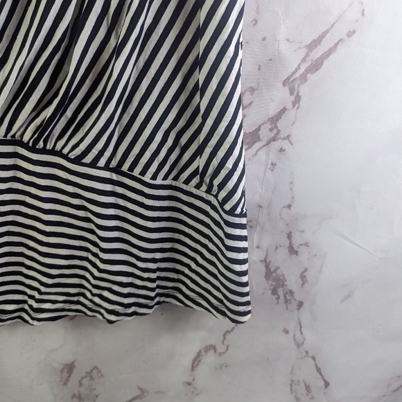 Chicos Tank Top Womens 2 Large Black White Striped V Neck Shirt Asymmetric - Picture 4 of 9